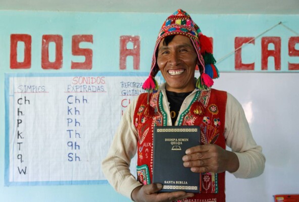 Img peru man holding bible